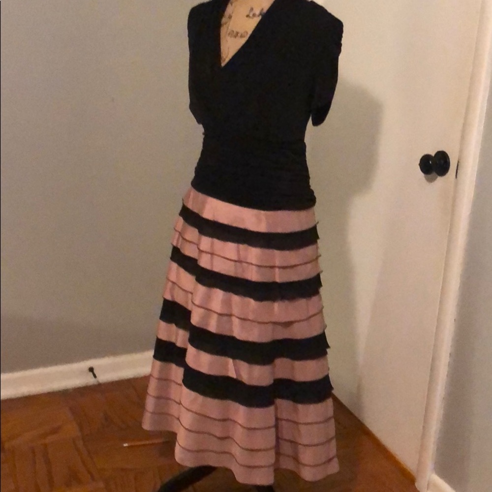 Beautiful Black and Dusty Rose Ruffled dress 18W